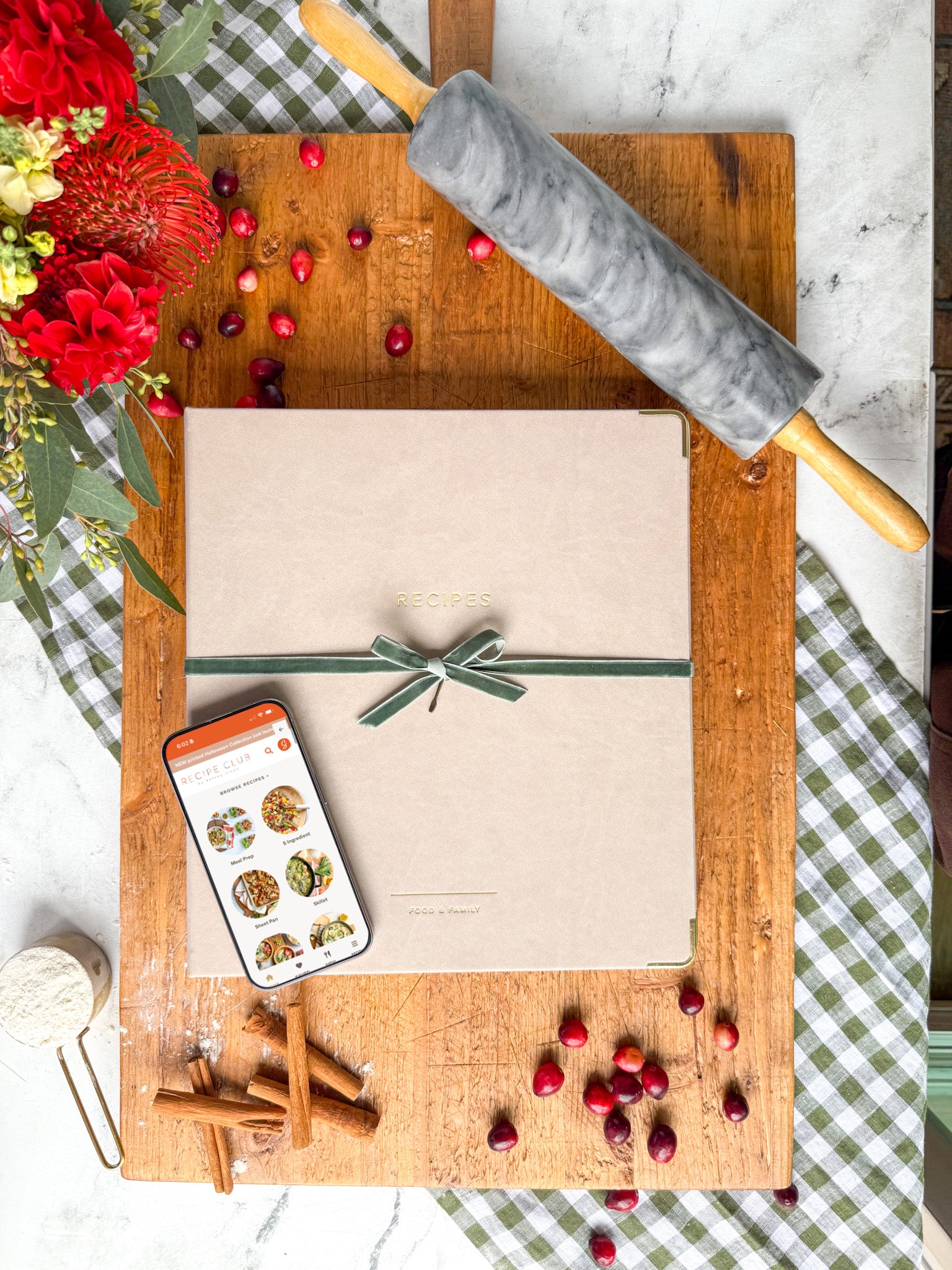 Bundle the heirloom Recipe Club Binder with an Annual Membership